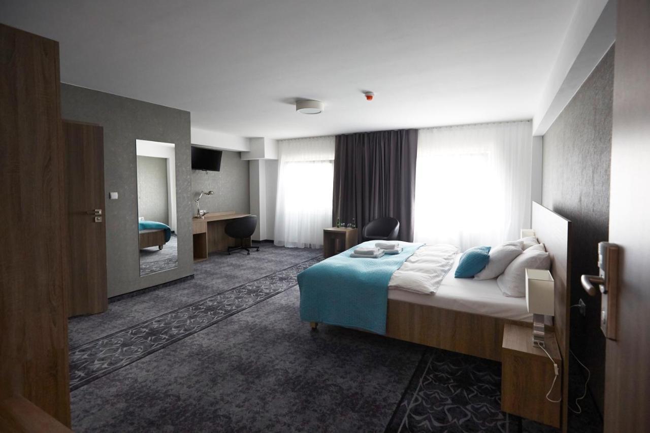 Hotel Porto Radomsko Exteriör bild