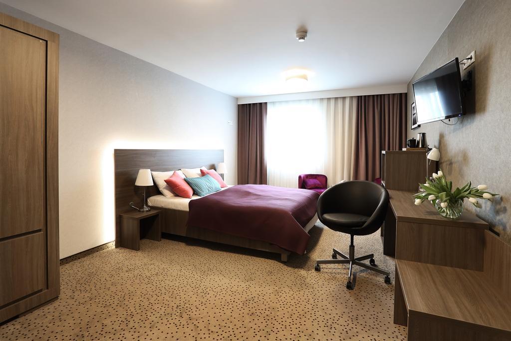 Hotel Porto Radomsko Exteriör bild
