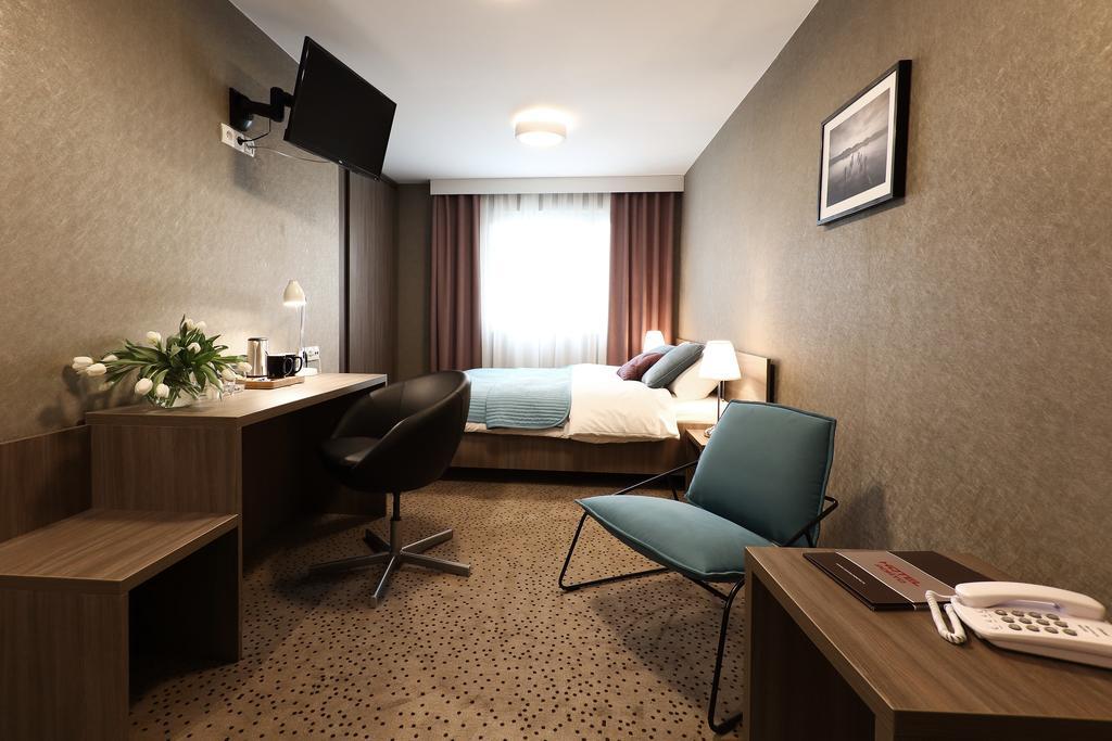 Hotel Porto Radomsko Exteriör bild