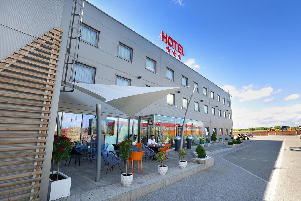 Hotel Porto Radomsko Exteriör bild